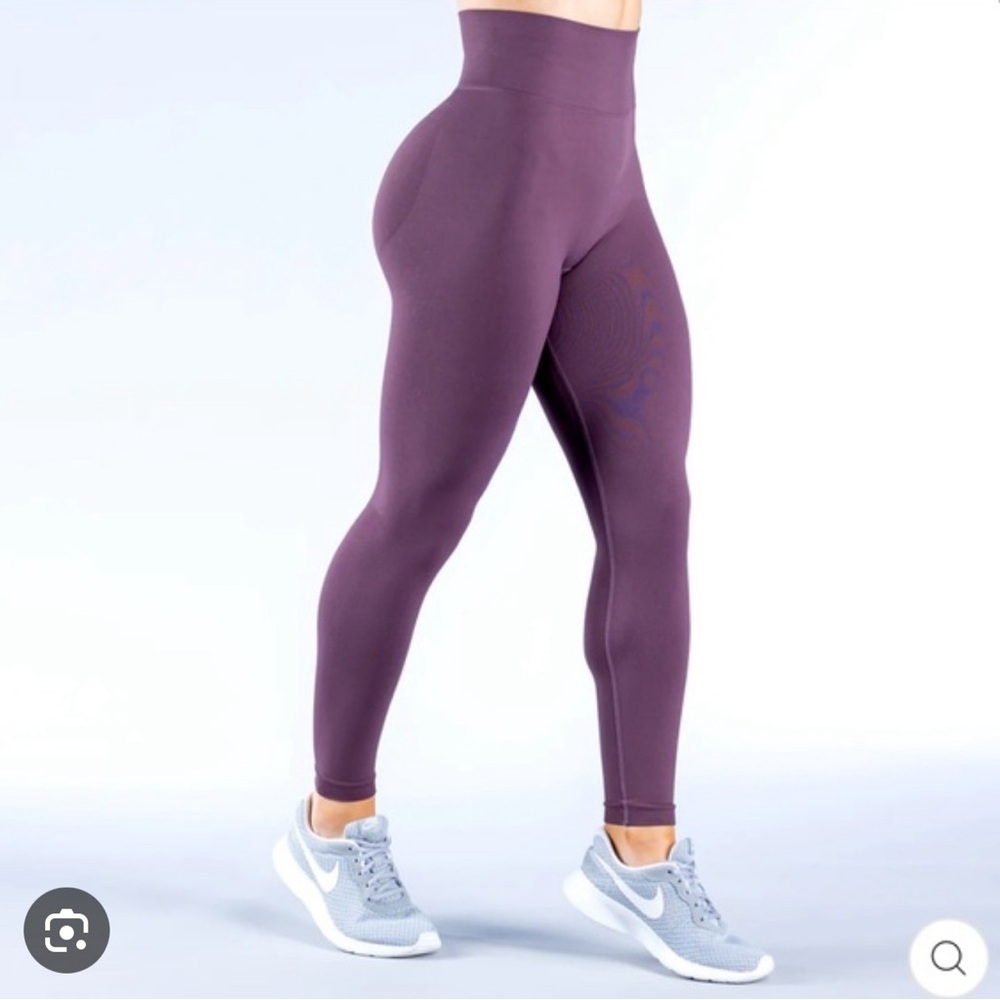 DFYNE dynamic leggings. BRAND NEW unopened